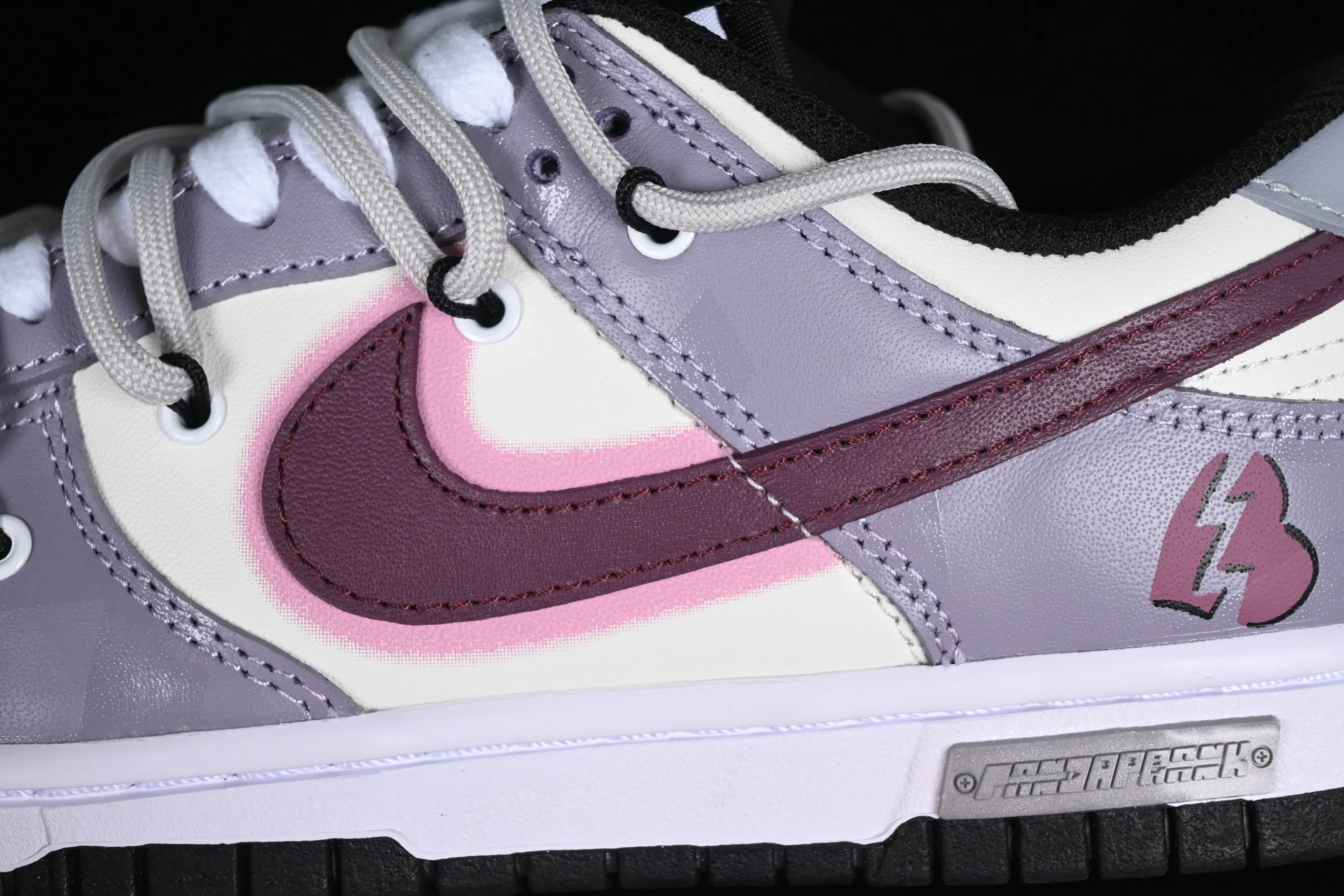 All Categories Nk SB Dunk Series Nk SB Dunk Low Low-top Sneakers Nk SB Dunk Low Panda Prank Tie-Dye Raspberry Printed Purple SB Strap Low-top Casual Sneakers DH9765-002